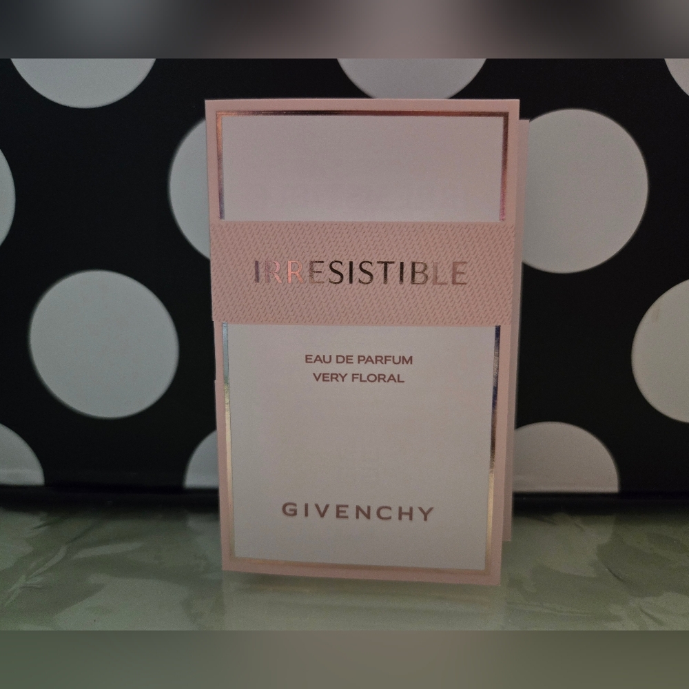 5/$25✨️Givenchy Irresistible Very Floral EDP SAMPLE✨️